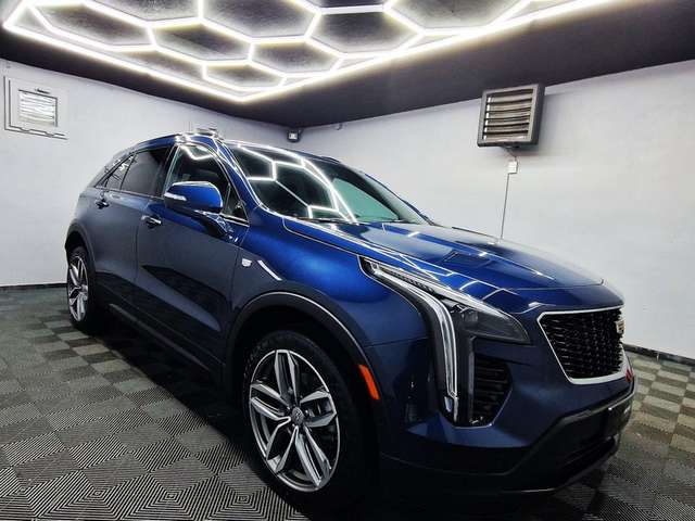 Cadillac XT4 350D LUXURY 4WD|PANORAMA|VOLLEDER|NAVI