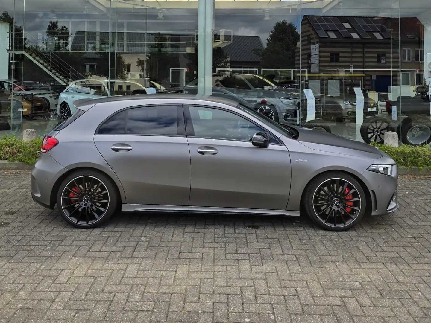 Mercedes-Benz A 35 AMG 4 MATIC/Burmester/Camera/Keyless/Garantie Grijs - 2