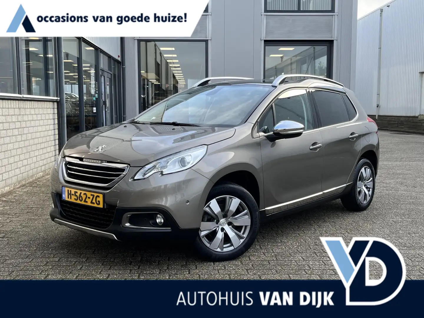 Peugeot 2008 1.2 PureTech Allure | Pano-Dak/Trekh./Full Map Nav Gris - 1