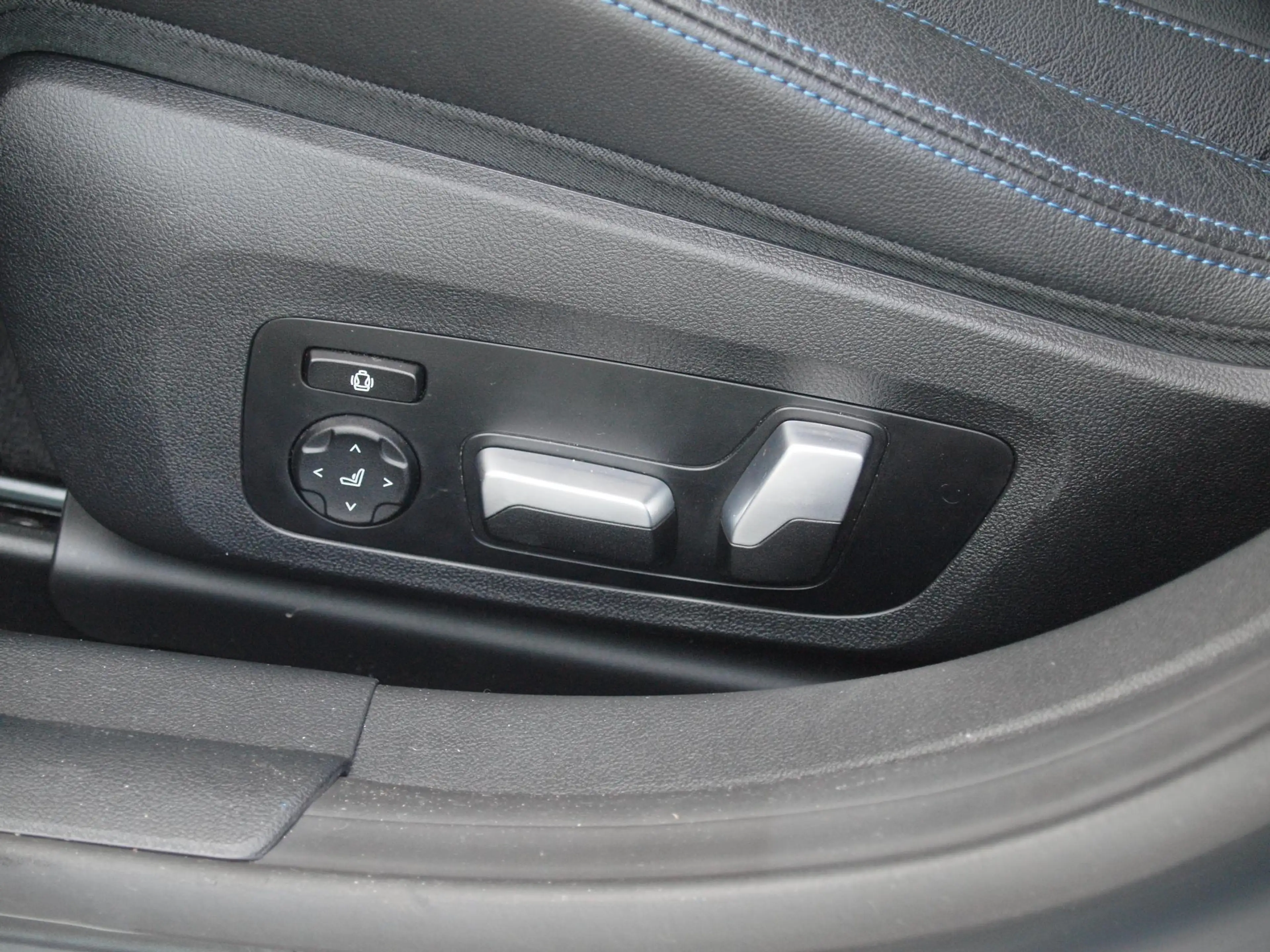 BMW i4 eDrive40 High Executive 84 kWh | M-Pakket | Schuif — photo 32