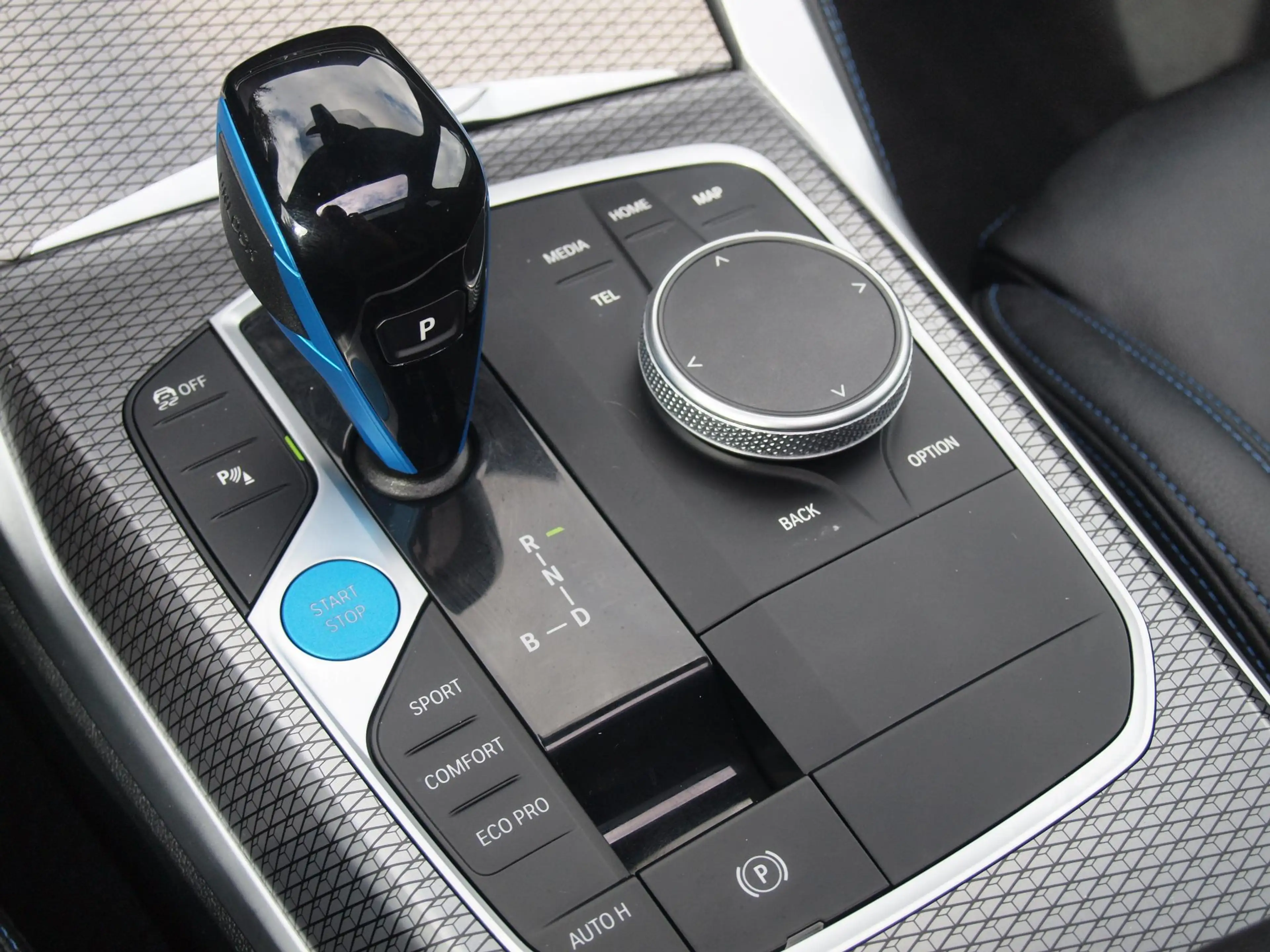 BMW i4 eDrive40 High Executive 84 kWh | M-Pakket | Schuif — photo 30