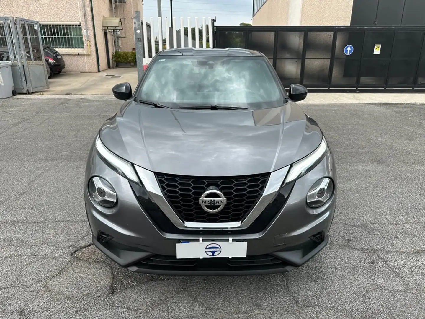 Nissan Juke 1.0 DIG-T 117 CV Tekna Grigio - 2
