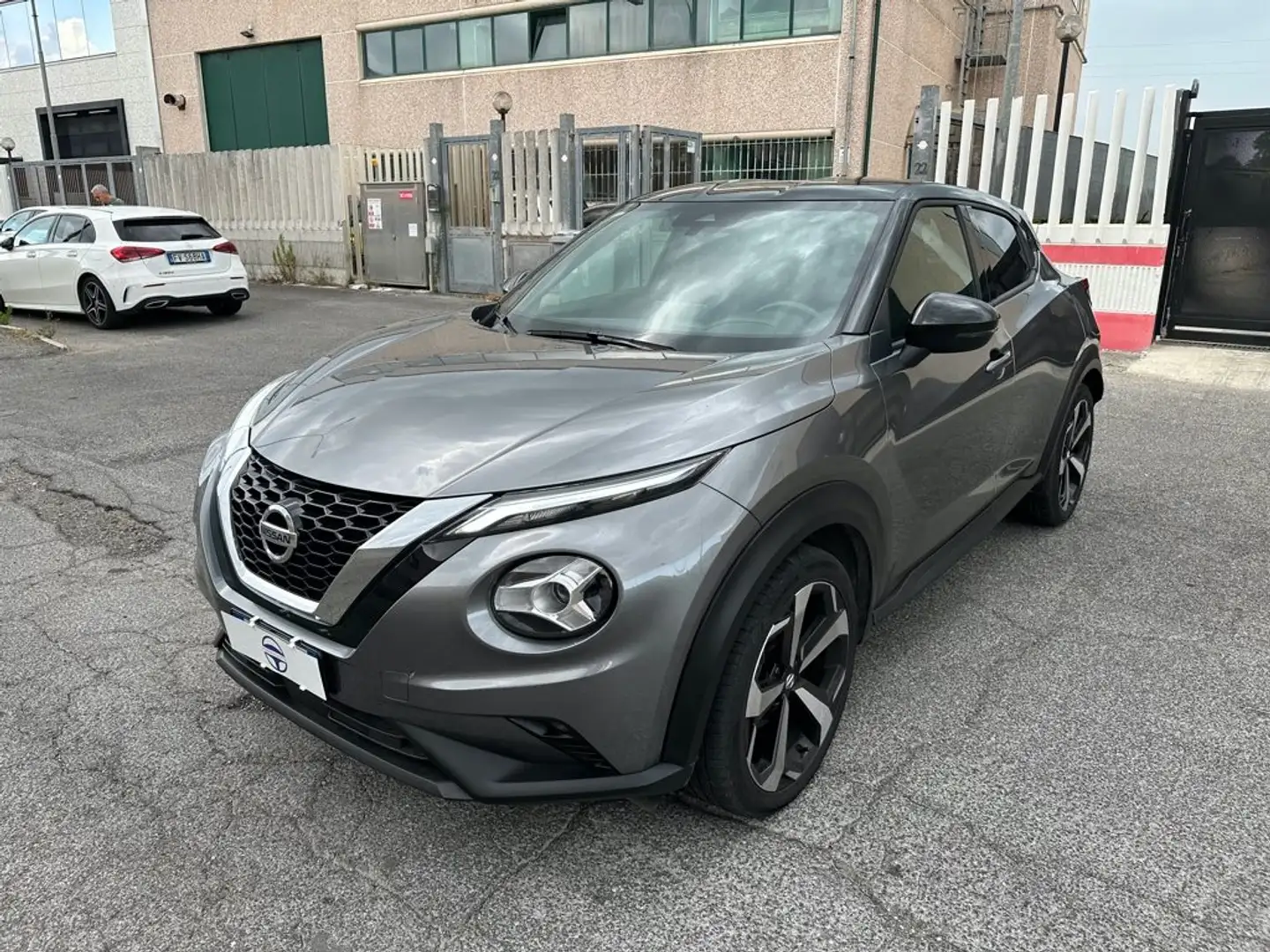 Nissan Juke 1.0 DIG-T 117 CV Tekna Grigio - 1