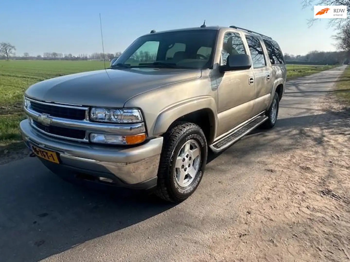 Chevrolet Suburban Benzine en LPG, 8 zitter, topconditie Beige - 1