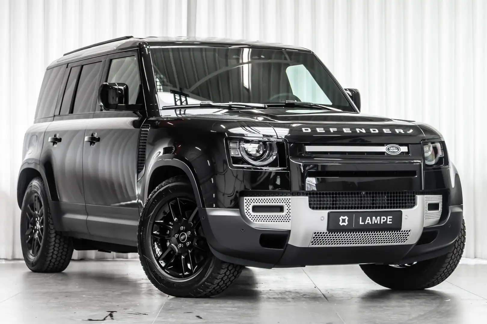 Land Rover Defender 110 D250 S Hard Top Lichte Vracht 3-Zit Trekhaak Zwart - 1