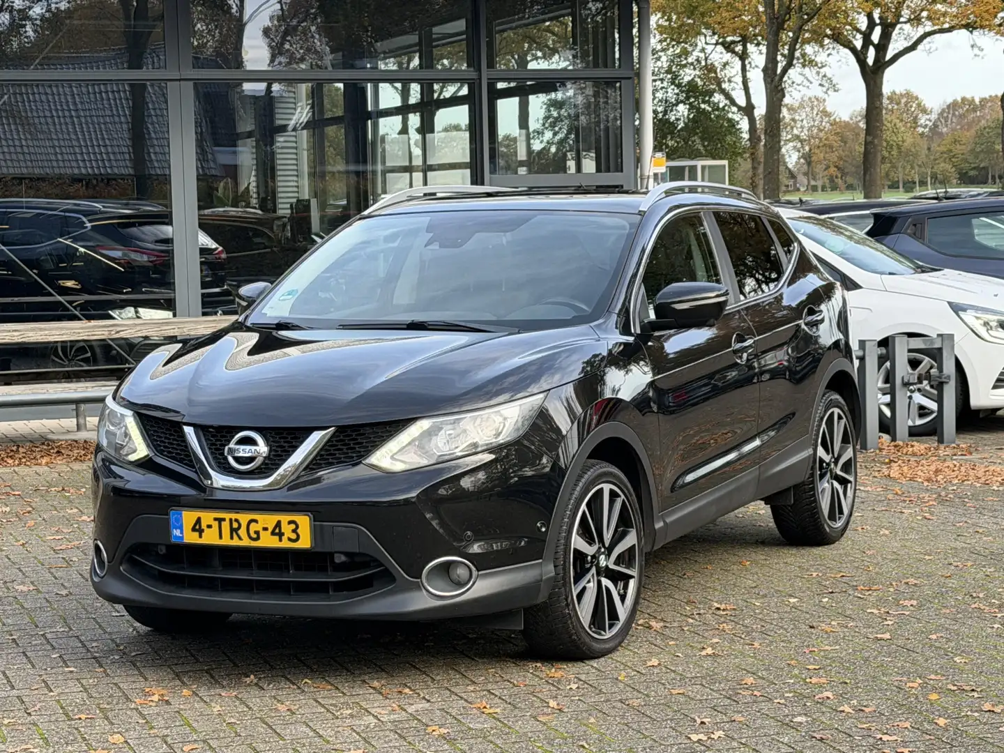Nissan Qashqai 1.5 dCi Tekna Pano/Trekhaak/Cruise/360 Cam/Led Zwart - 1