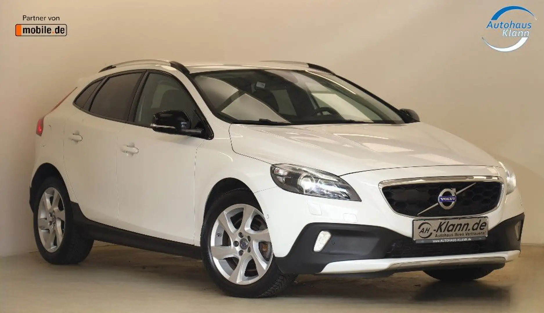Volvo V40 Cross Country 2.0D4 190PS Automatik You! ACC Weiß - 1