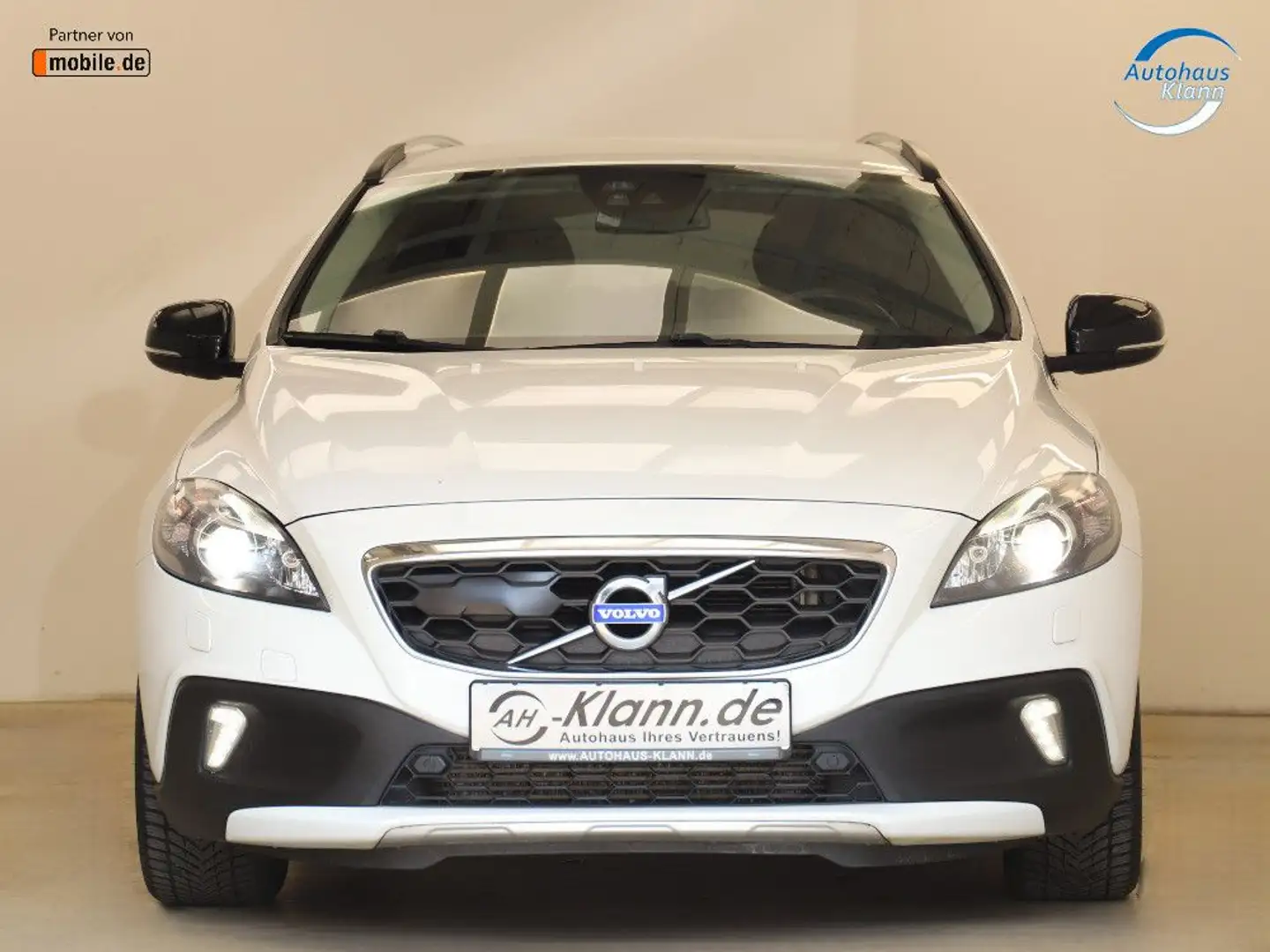 Volvo V40 Cross Country 2.0D4 190PS Automatik You! ACC Weiß - 2