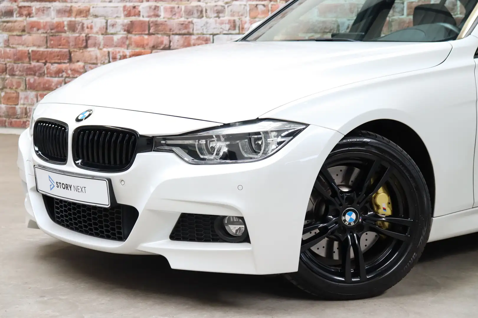 BMW 330 3 Serie Sedan 330i High Executive M Sport Pakket A Wit - 2