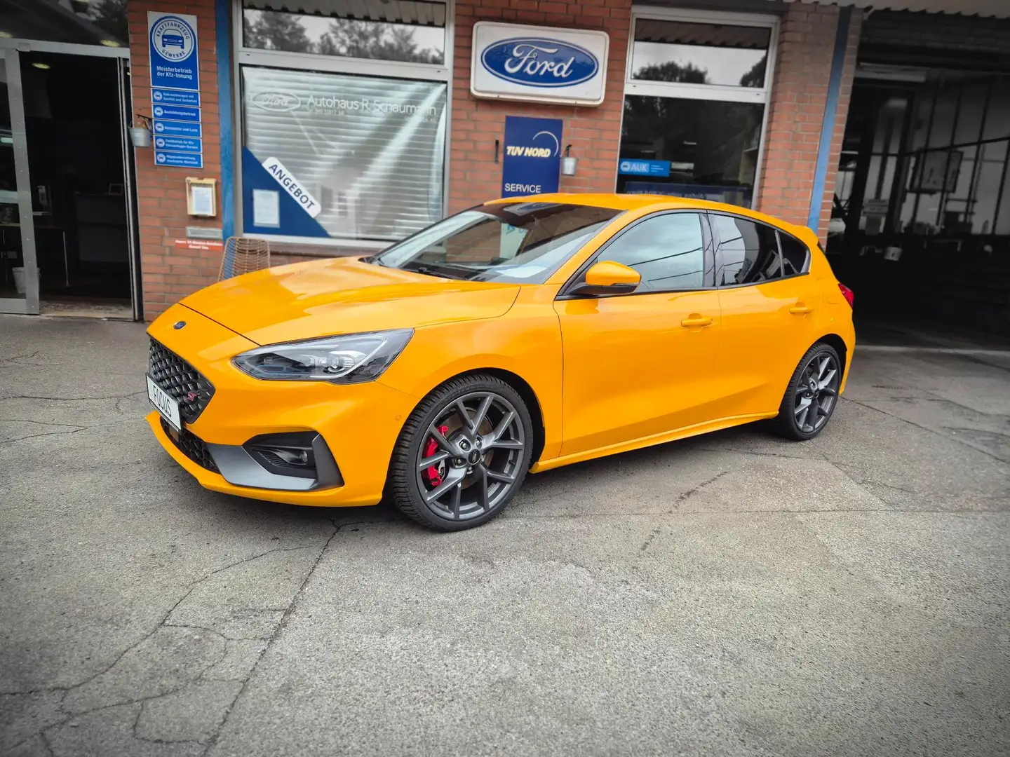 Ford Focus ST Orange - 1