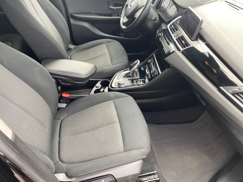 BMW 218 d Gran Tourer — photo 12