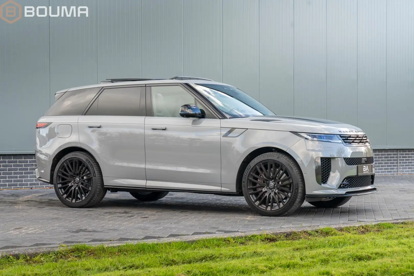 Land Rover Range Rover Sport 4.4 P635 SV Edition two Carbon pack FULL Grijs - 2