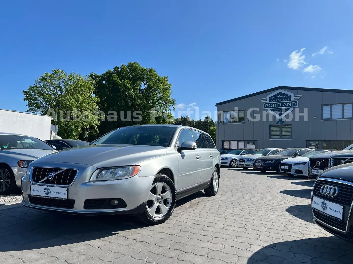 Volvo V70 2.4 D5 Kinetic/S-Heft Silber - 1
