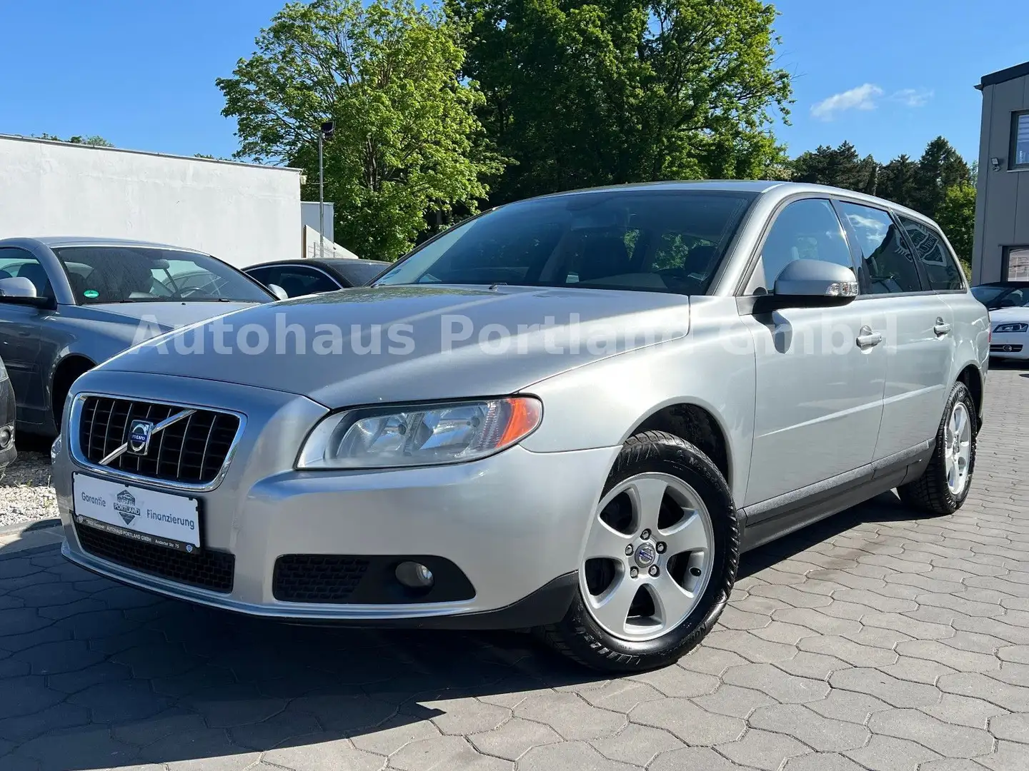 Volvo V70 2.4 D5 Kinetic/S-Heft Silber - 2