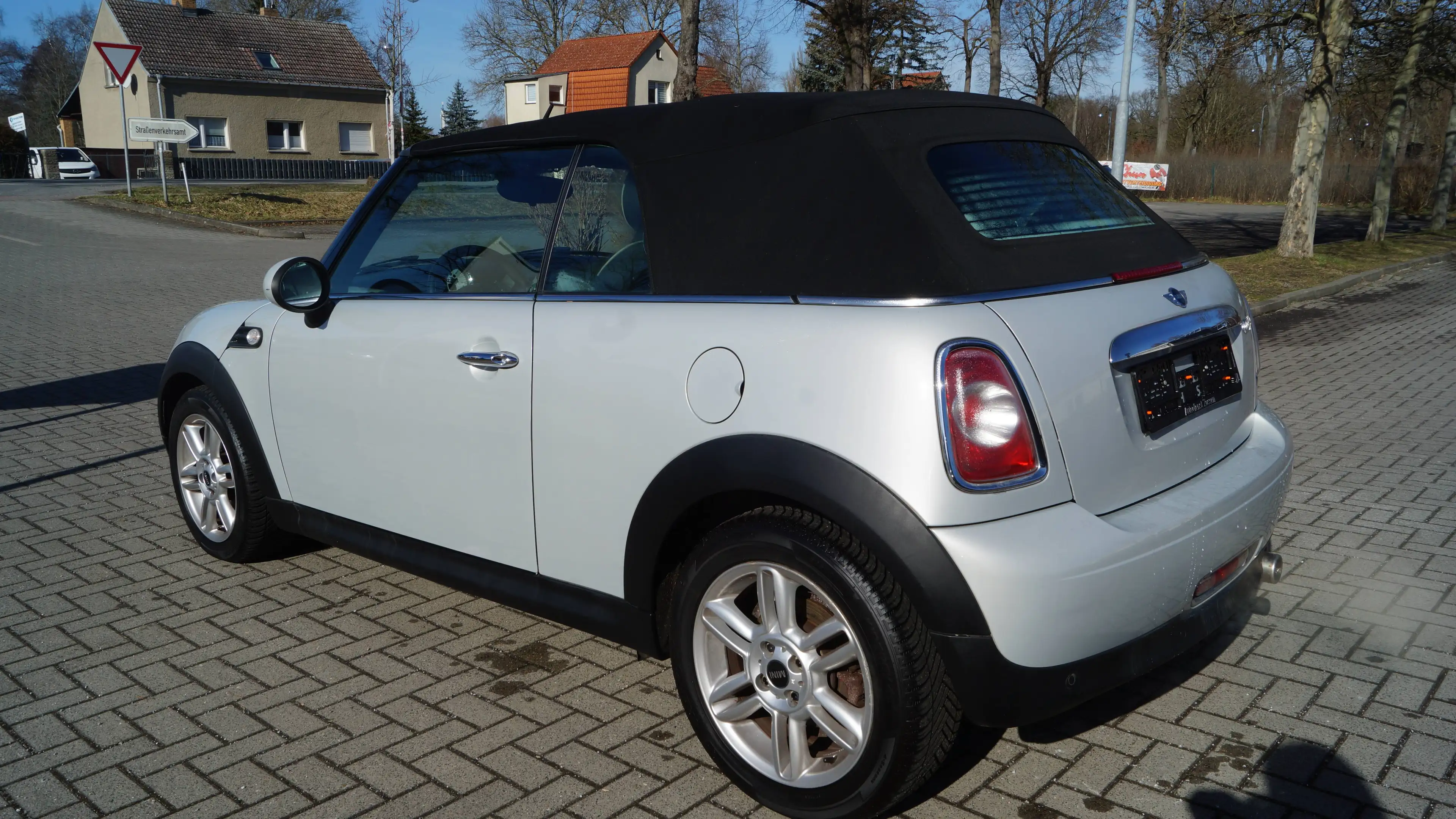 MINI Cooper Cabrio Cooper — photo 6