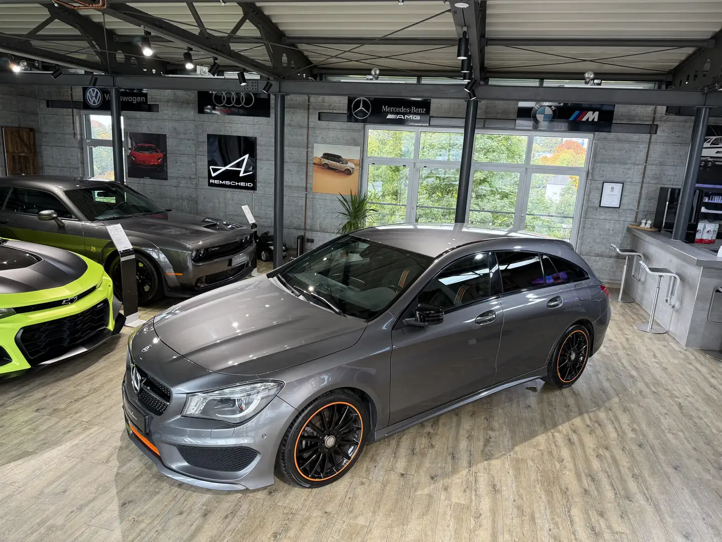 Mercedes-Benz CLA 200 Orange Art Ed. AMG Line Gris - 2