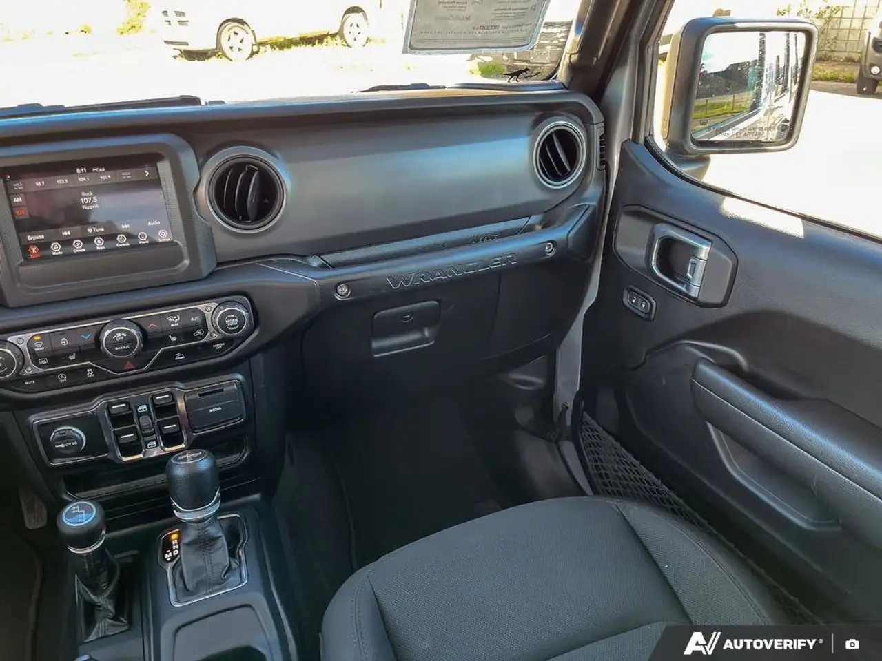 Jeep Wrangler снимка Jeep Wrangler