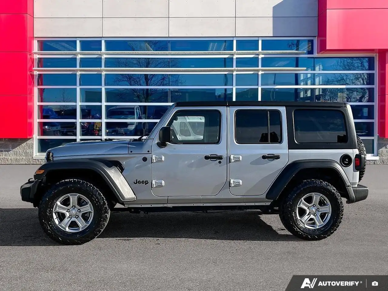 Jeep Wrangler снимка Jeep Wrangler