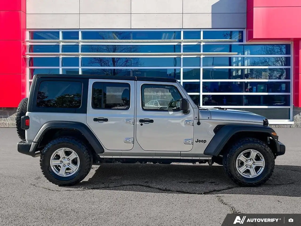 Jeep Wrangler снимка Jeep Wrangler