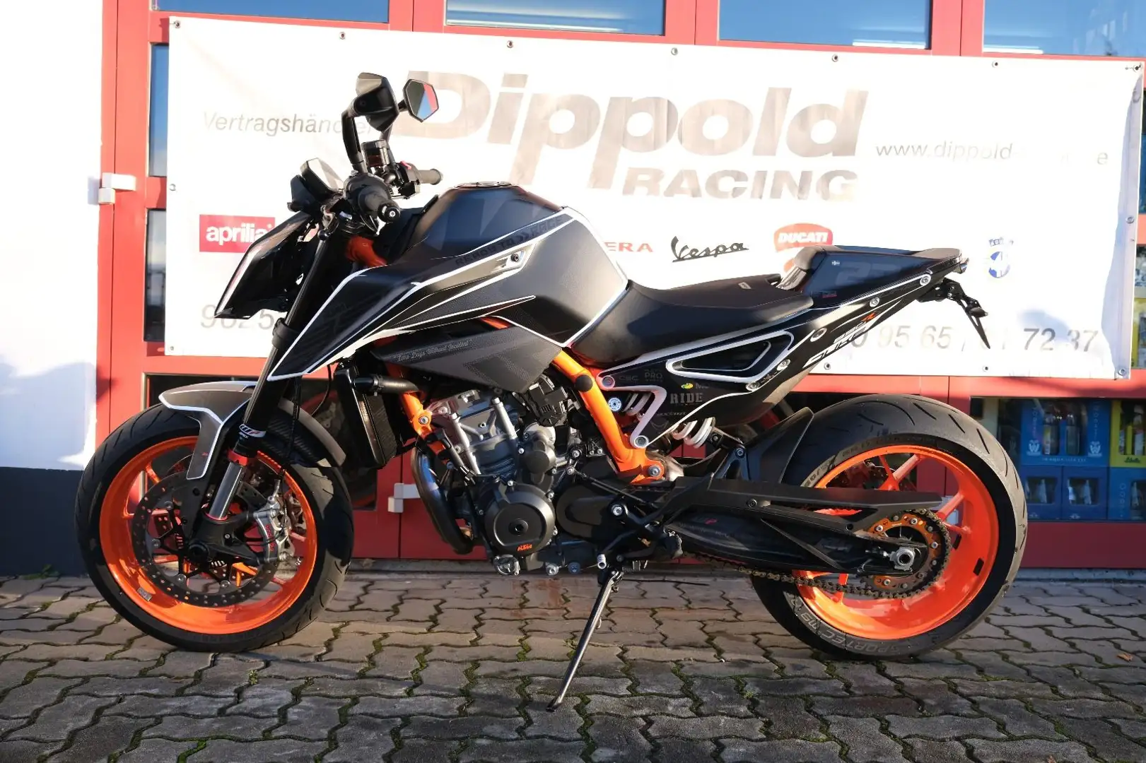 KTM 890 Duke R Černá - 2