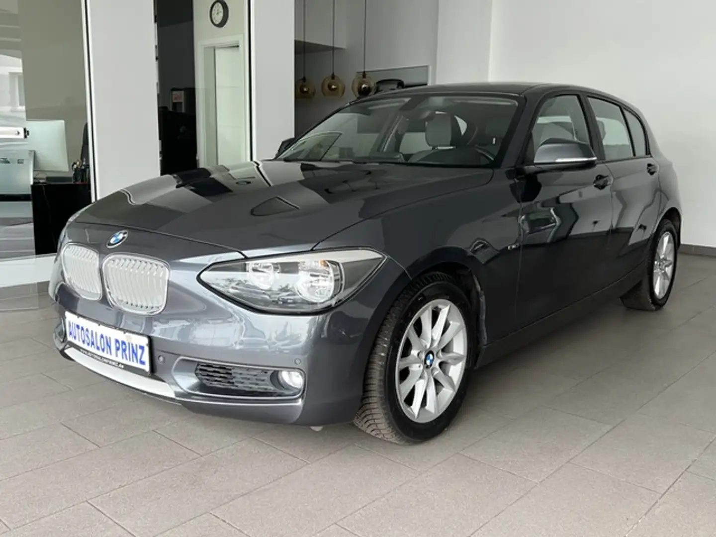BMW 118 i AUTOM NAVI KLIMAA PDC ALLWETTER T.LEDER LM Grau - 1