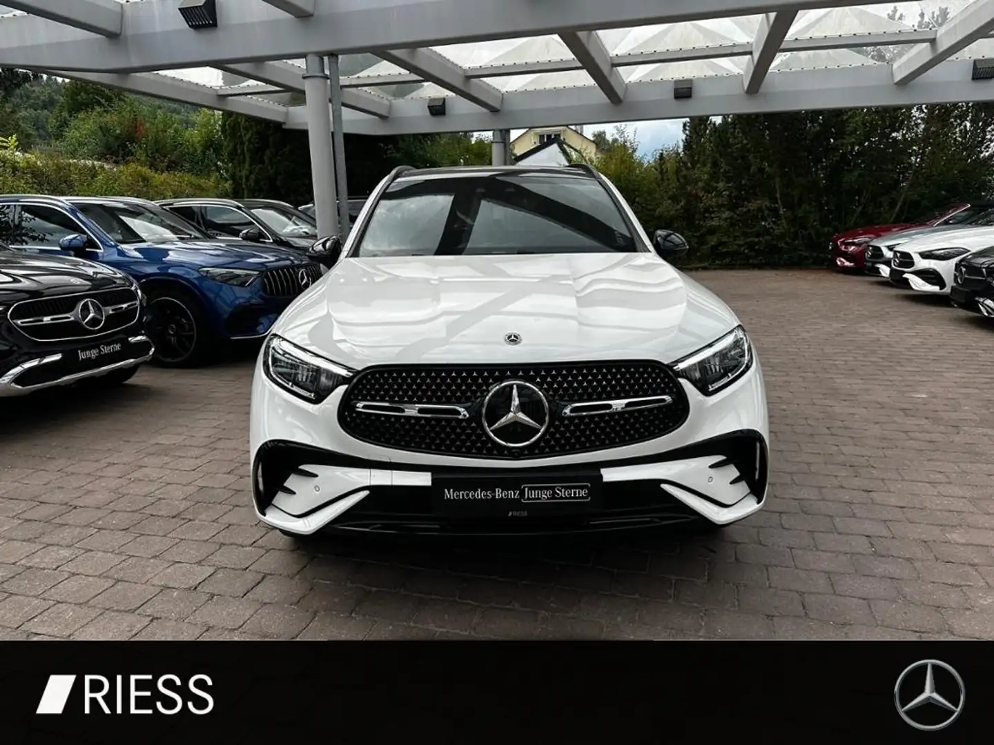 Mercedes-Benz GLC 220 d 4M AMG Sport Night Distr Pano AHK Ambi 360 Weiß - 2