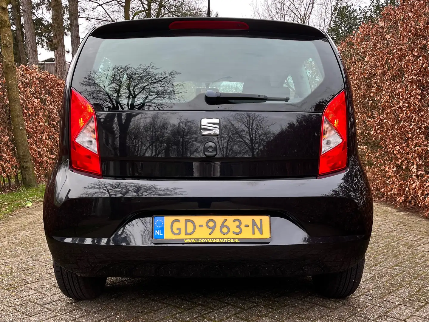 SEAT Mii 1.0 44KW 2015 Zwart - 2