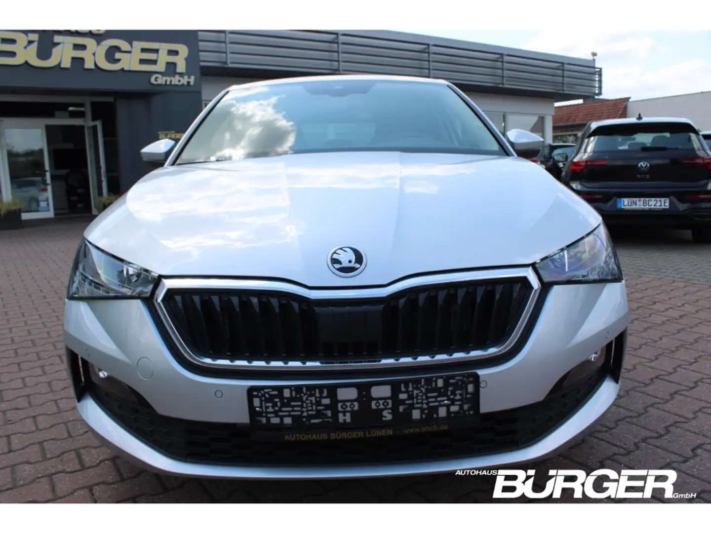 Skoda Scala Tour 1.5 TSI Navi LED Kamera SitzHZG el. Heckklapp Silber - 2