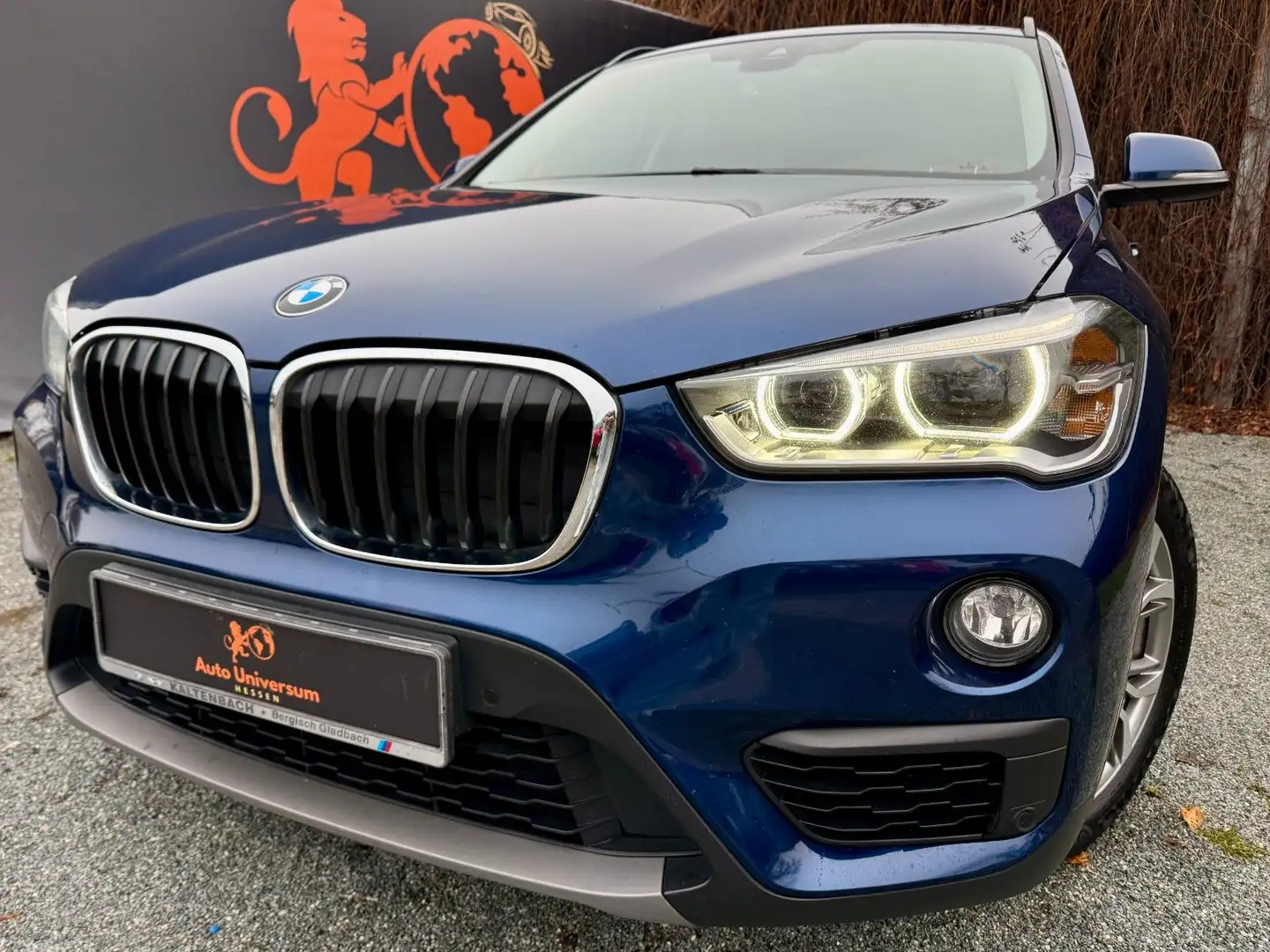 BMW X1 sDrive#1.HAND#SCHECKHEFT#TÜV#SERVICE-NEU#AHK Blau - 1