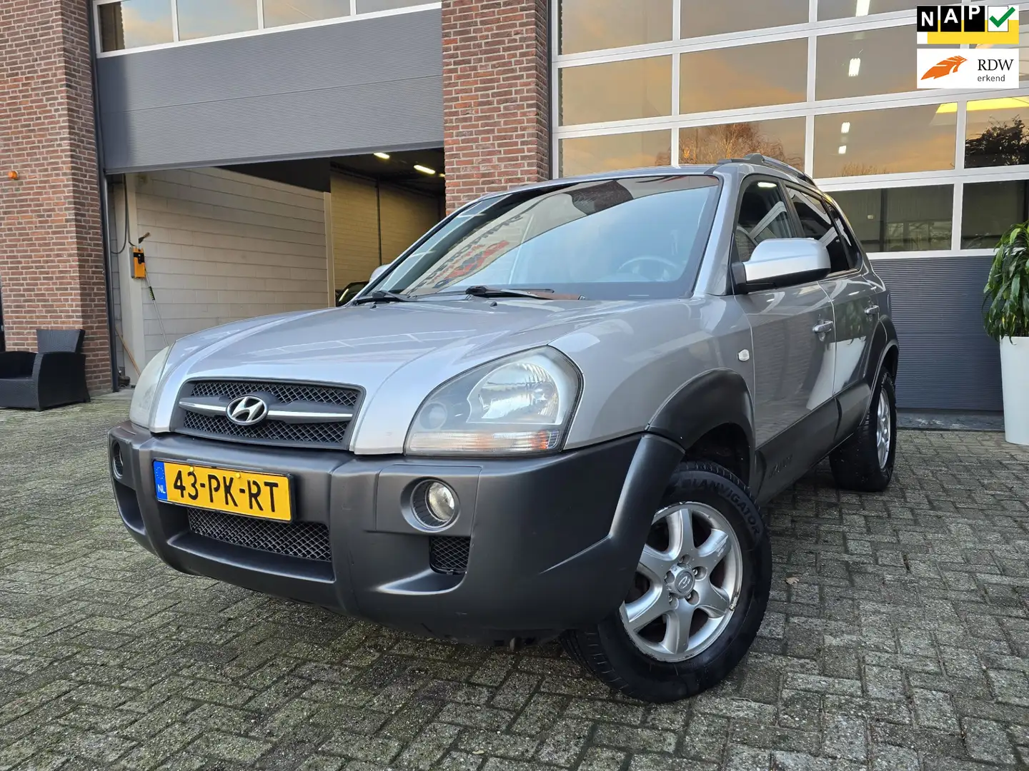 Hyundai TUCSON 2.0i Dynamic Apk |Nap |Airco |Youngtimer Gris - 1