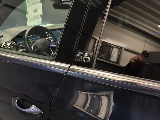 Volkswagen Touareg view 10