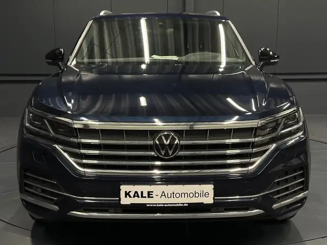 Volkswagen Touareg view 8