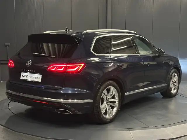 Volkswagen Touareg view 5
