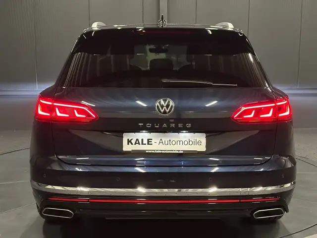 Volkswagen Touareg view 4