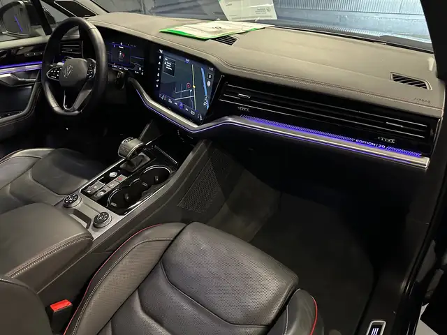 Volkswagen Touareg view 12