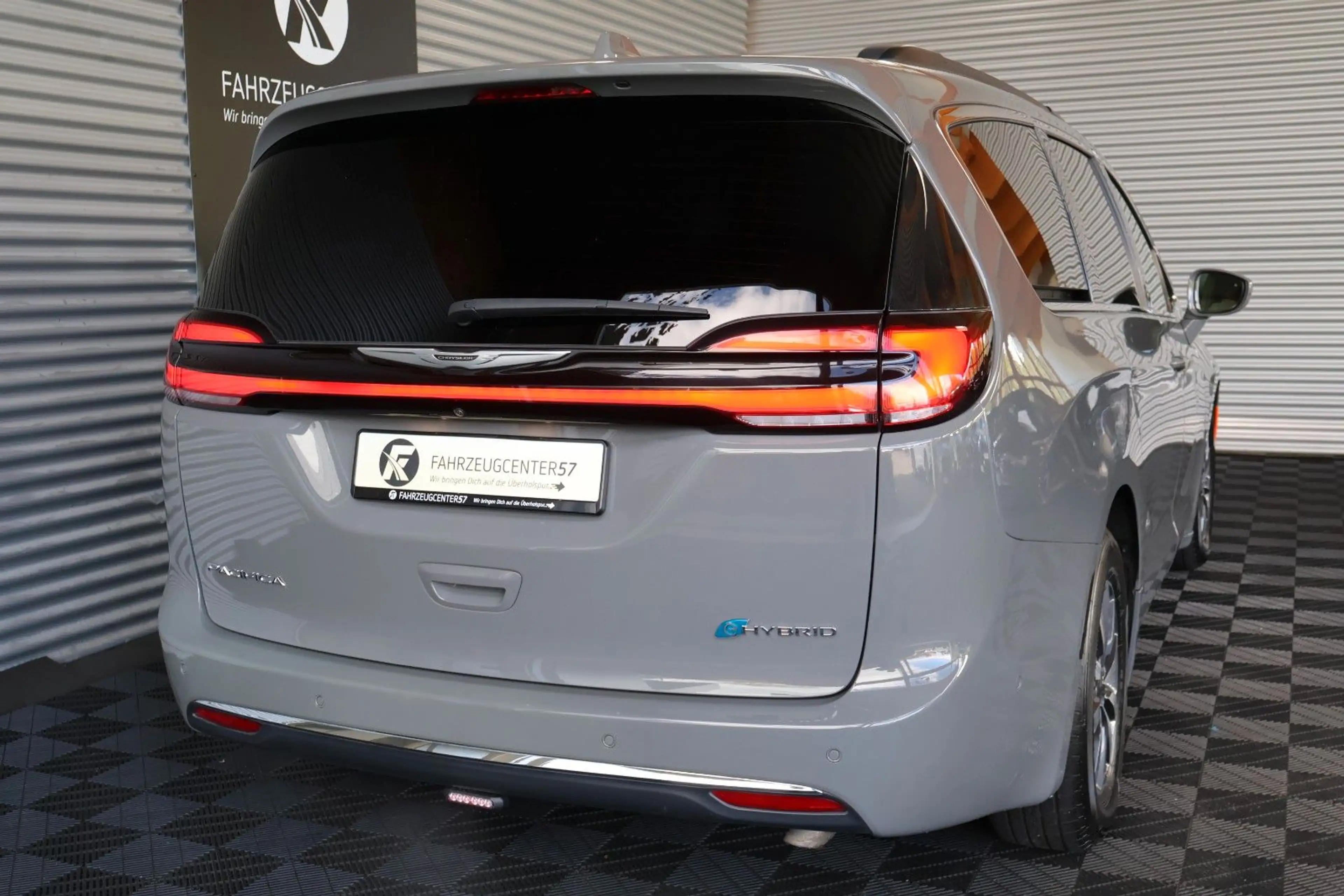 Chrysler Pacifica 3.6L HYBRID/7-SITZER/360°KAMERA/ACC — photo 8