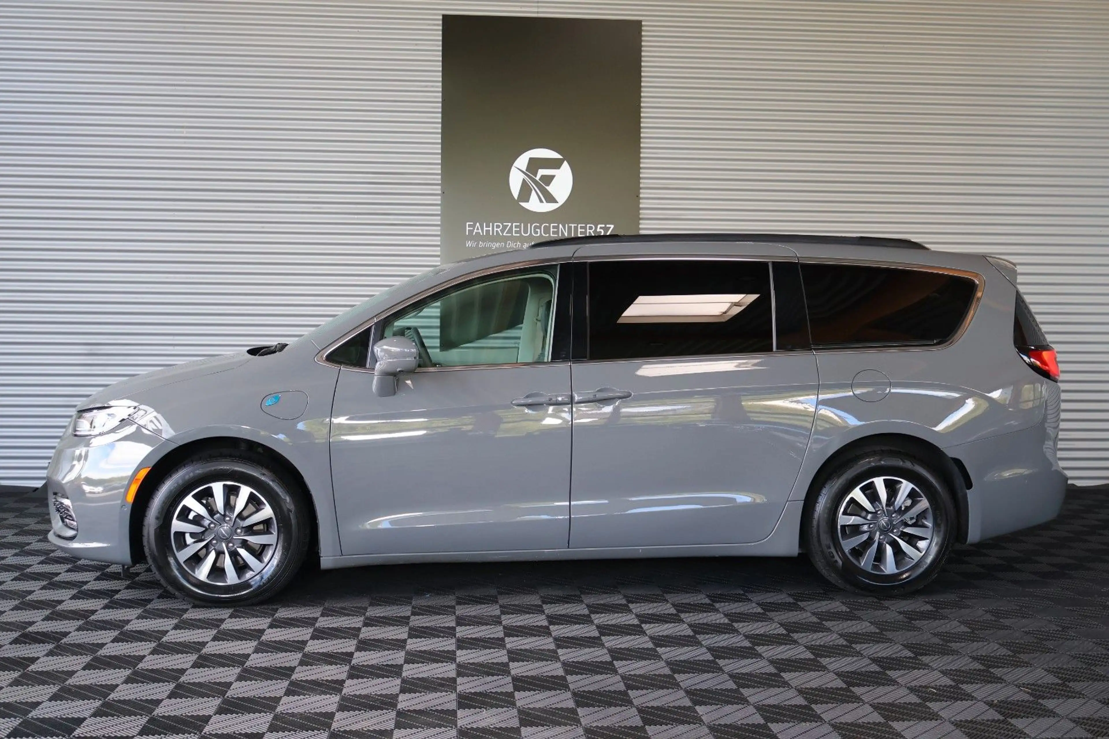 Chrysler Pacifica 3.6L HYBRID/7-SITZER/360°KAMERA/ACC — photo 2