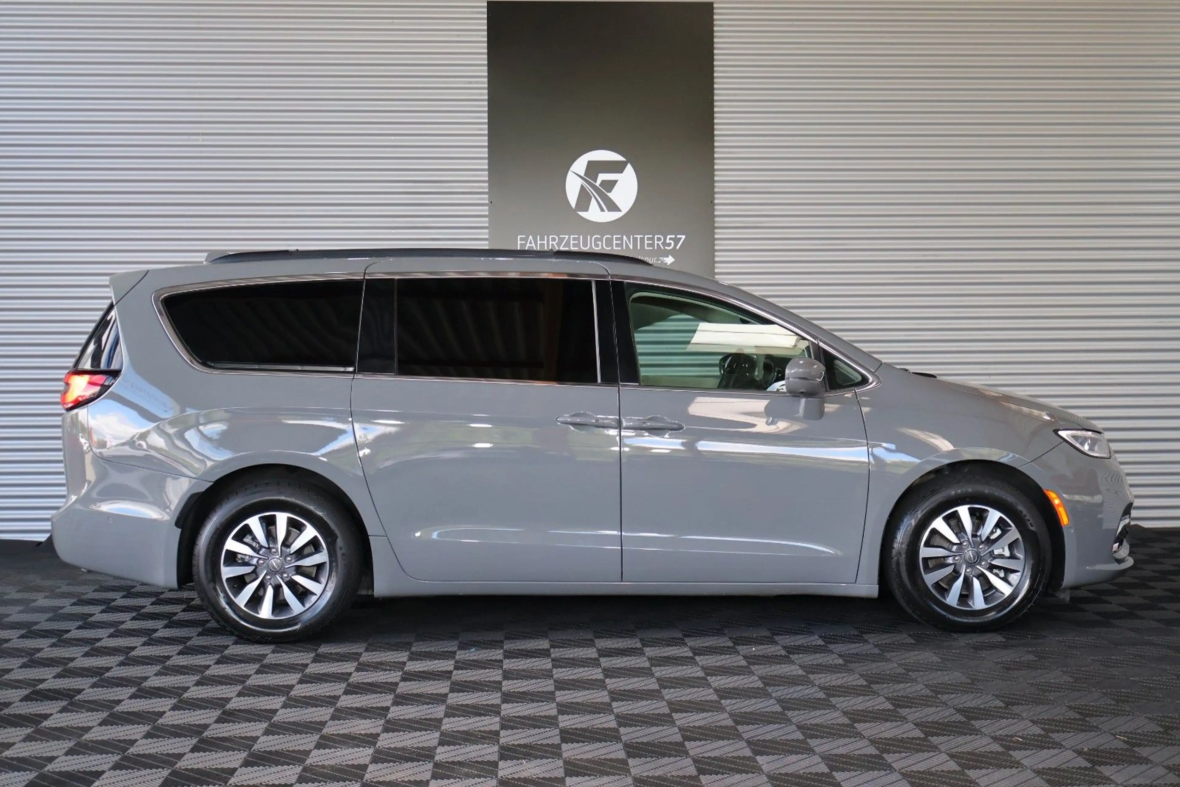 Chrysler Pacifica 3.6L HYBRID/7-SITZER/360°KAMERA/ACC — photo 5
