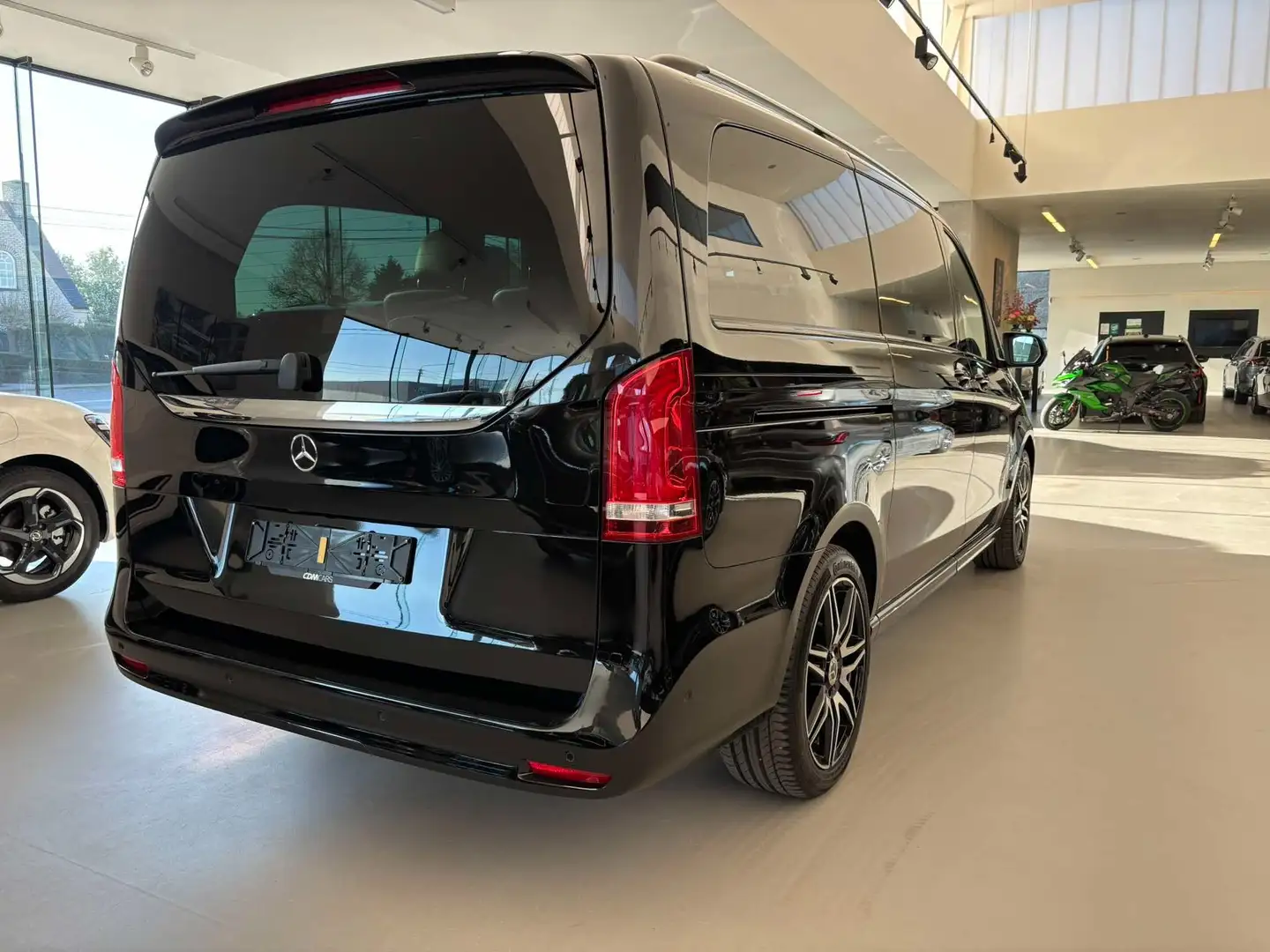 Mercedes-Benz V 300 AMG Line 360° Burmester Night LICHTE VRACHT Zwart - 2