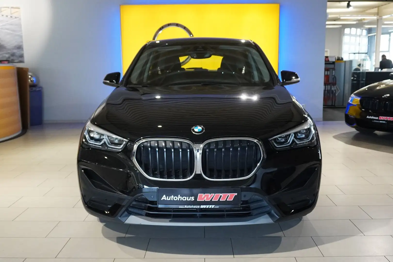BMW X1 18d sDrive Advantage °ACC°R-Kamera°Navi° Schwarz - 2