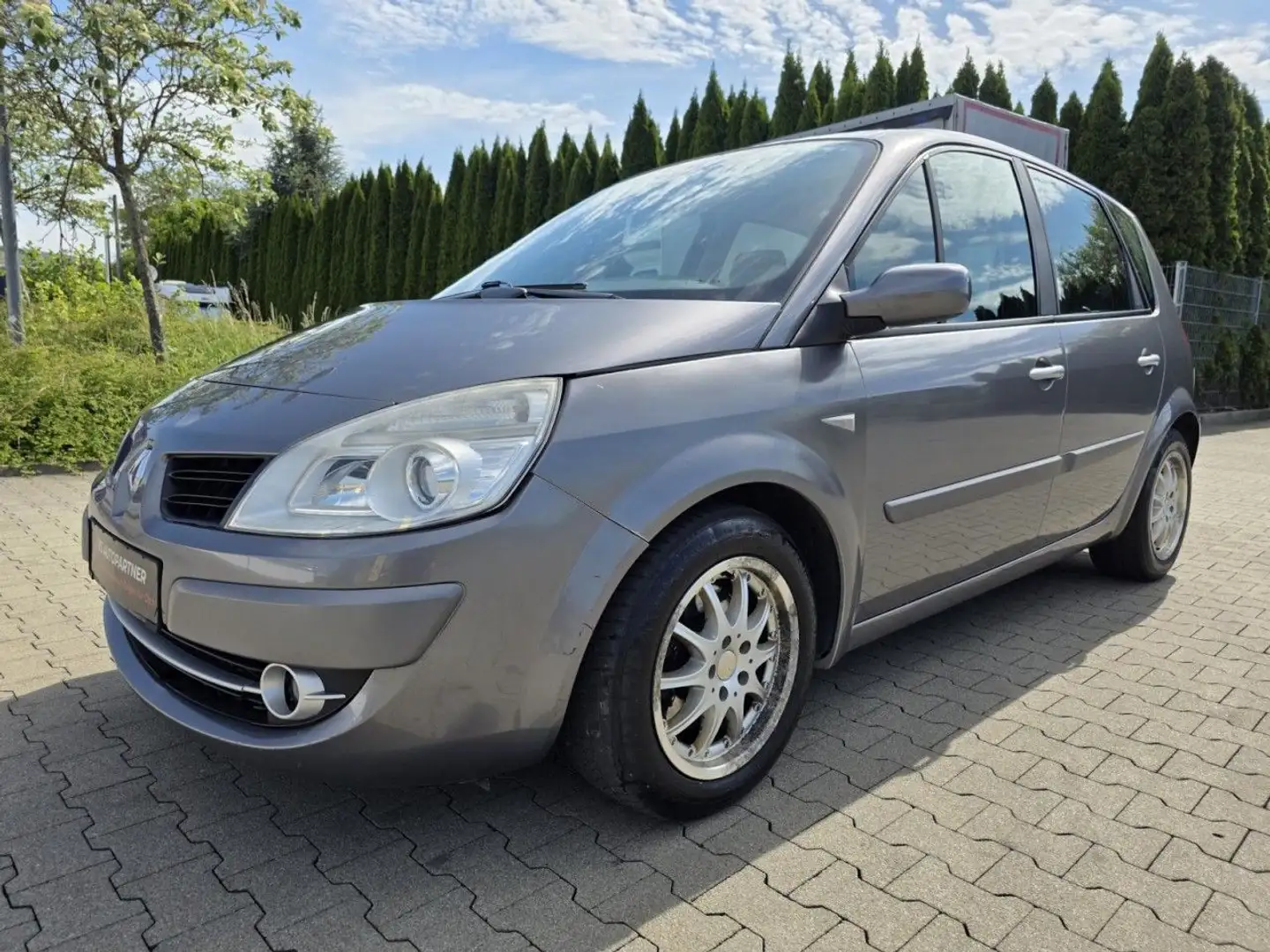 Renault Scenic II 2.0 dCi AHK NAVI DPF KLIMA el FH TEMP Grijs - 1