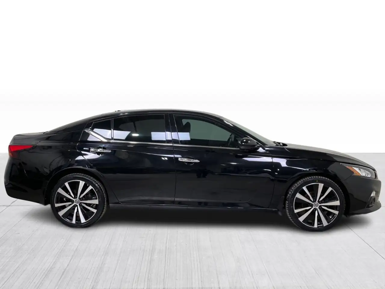 Nissan Altima снимка Nissan Altima