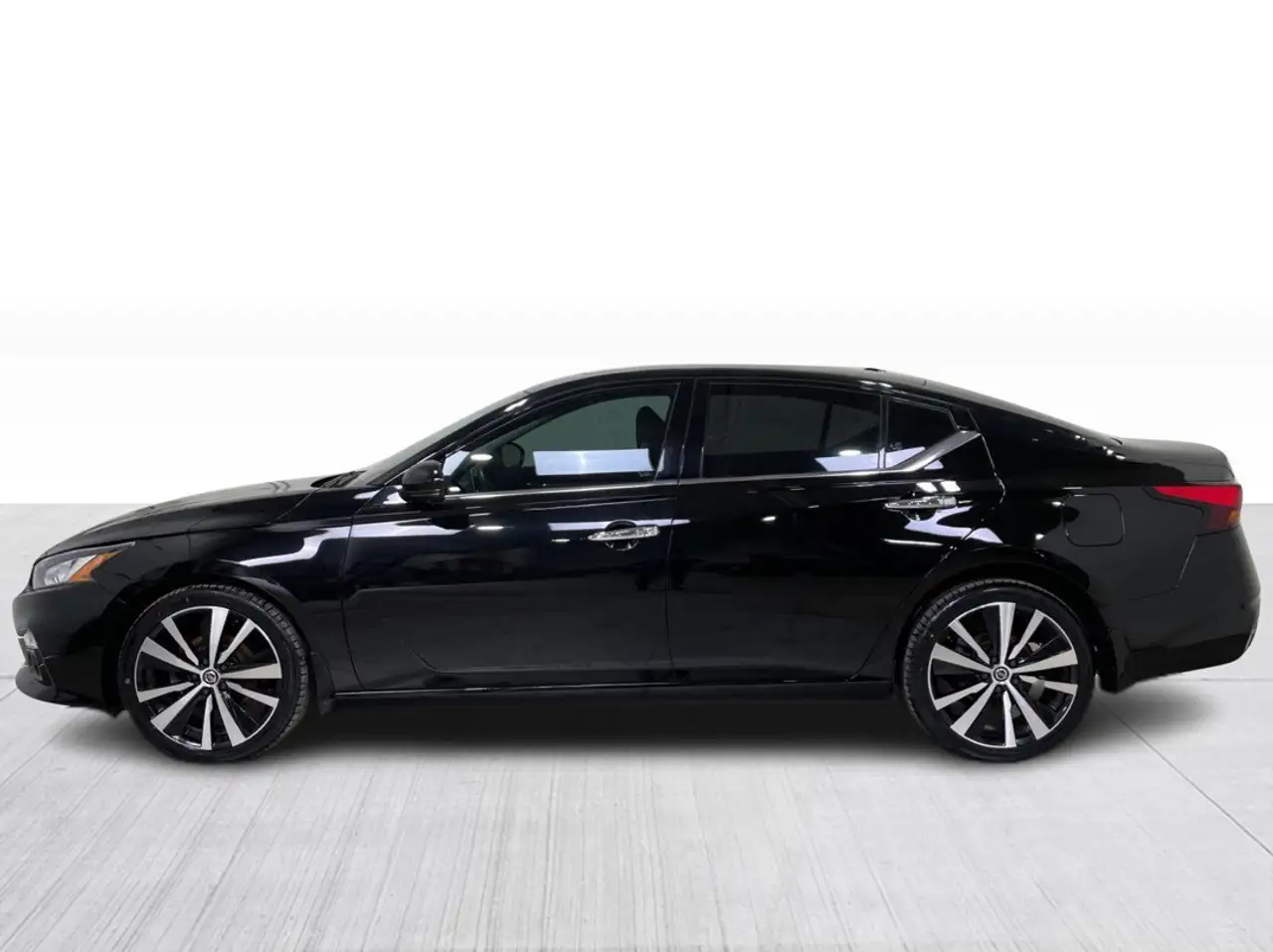 Nissan Altima снимка Nissan Altima