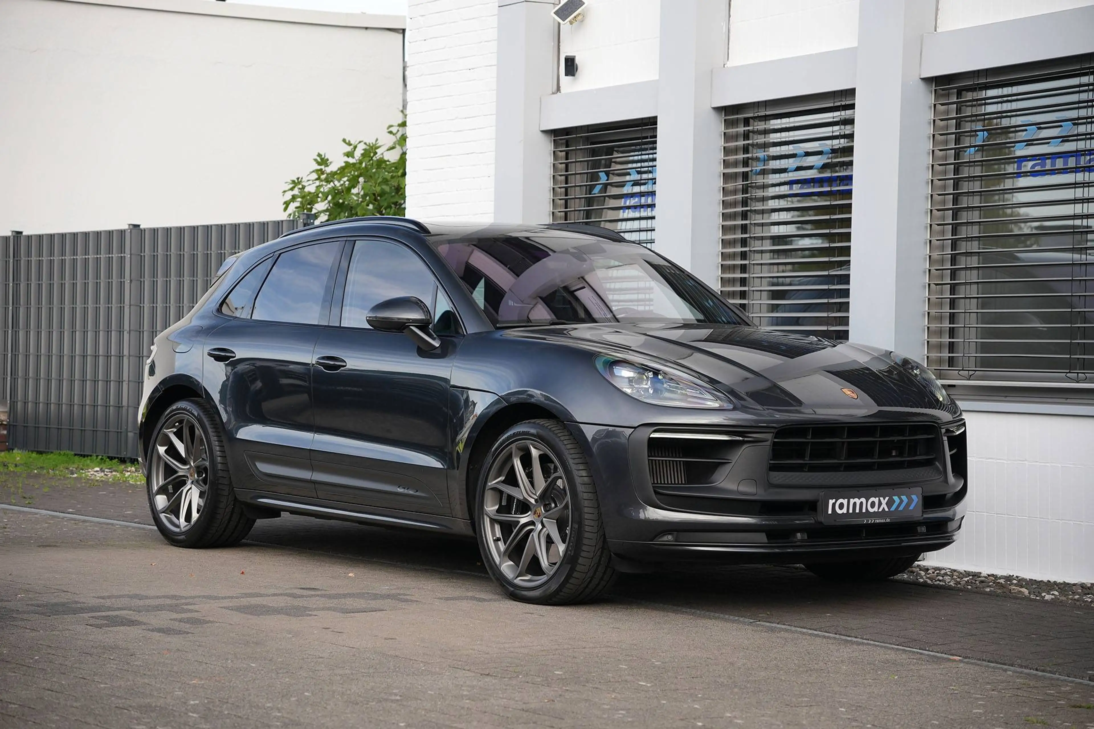 Porsche Macan Macan GTS MY24-BURMESTER-PSCB-LUFTF.-PANO-21"GT — photo 50