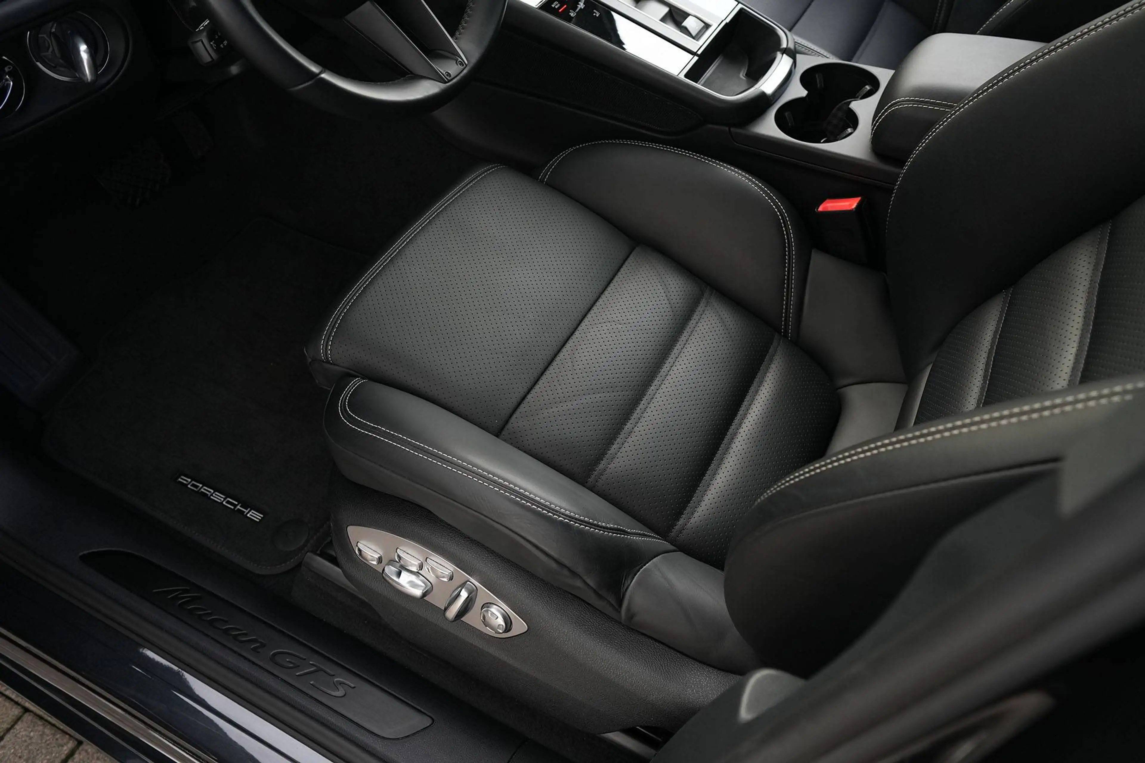 Porsche Macan Macan GTS MY24-BURMESTER-PSCB-LUFTF.-PANO-21"GT — photo 17