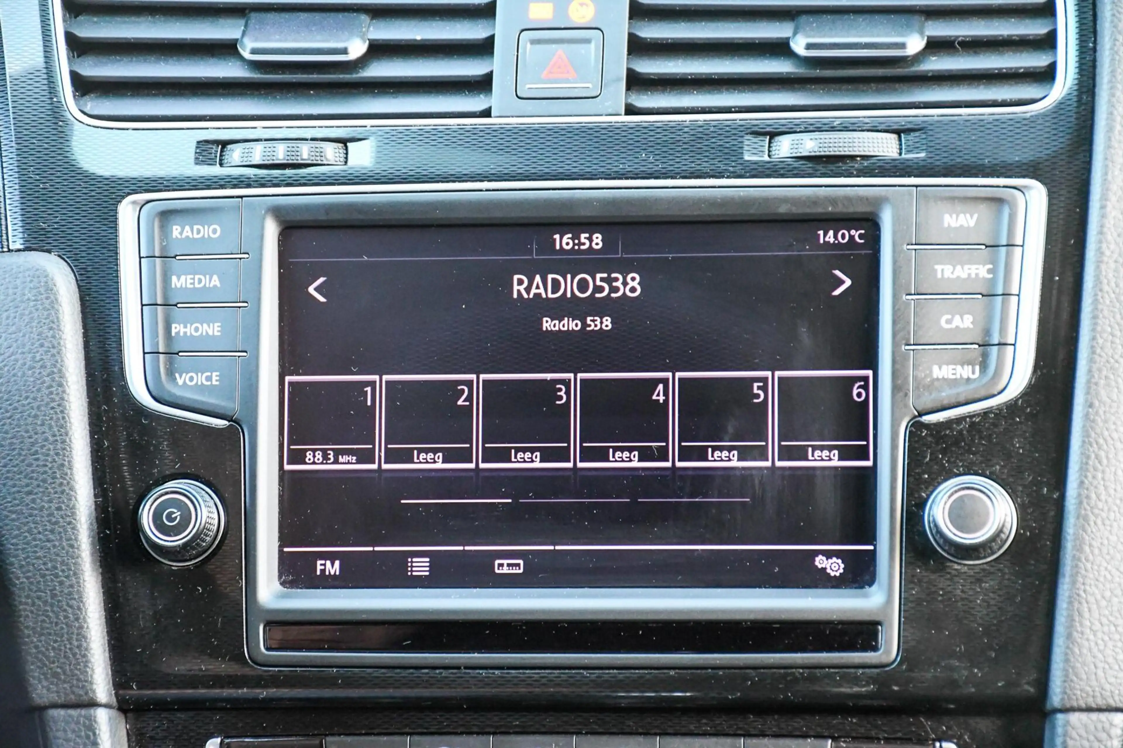 Volkswagen Golf GTE 1.4 TSI — photo 26