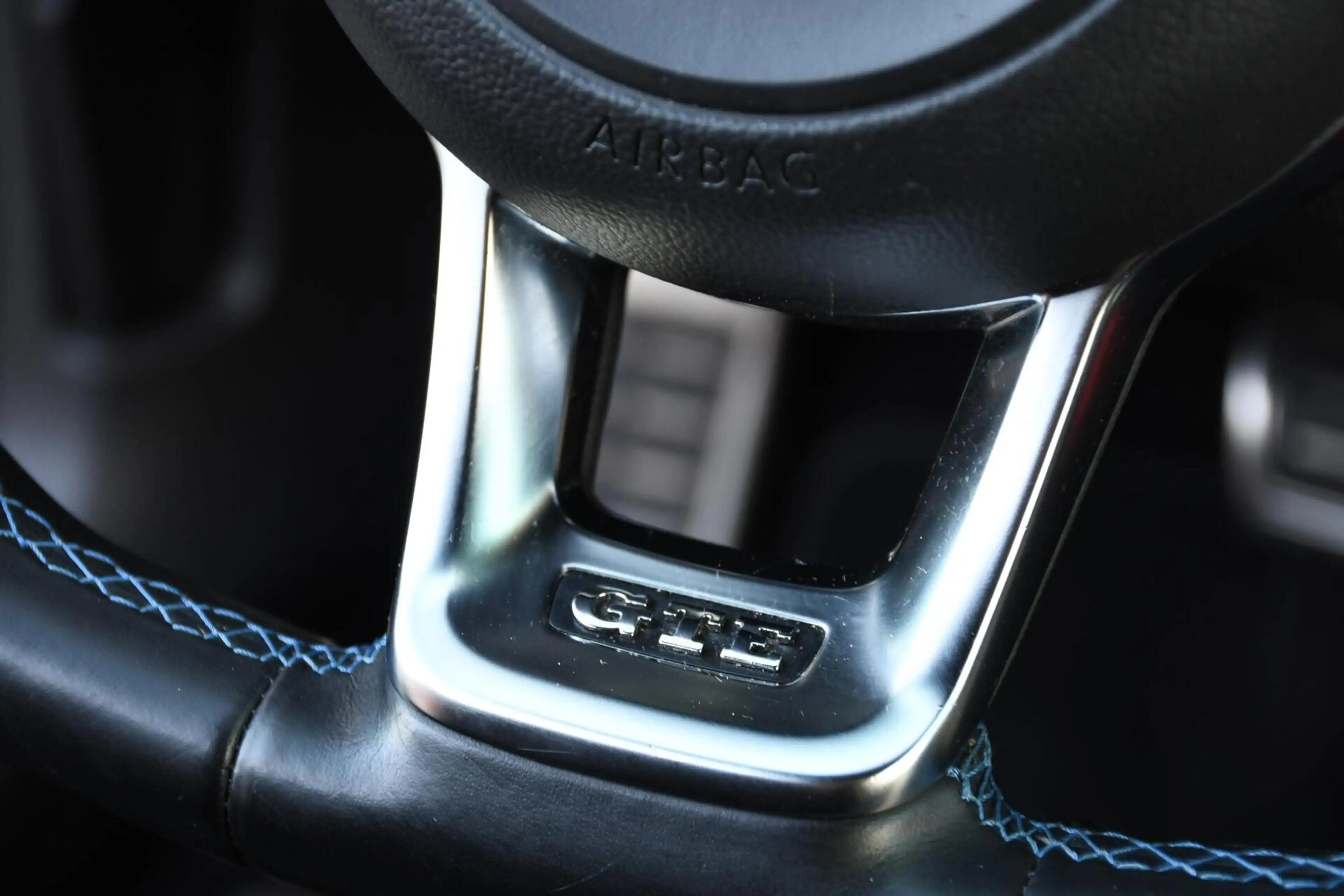 Volkswagen Golf GTE 1.4 TSI — photo 17