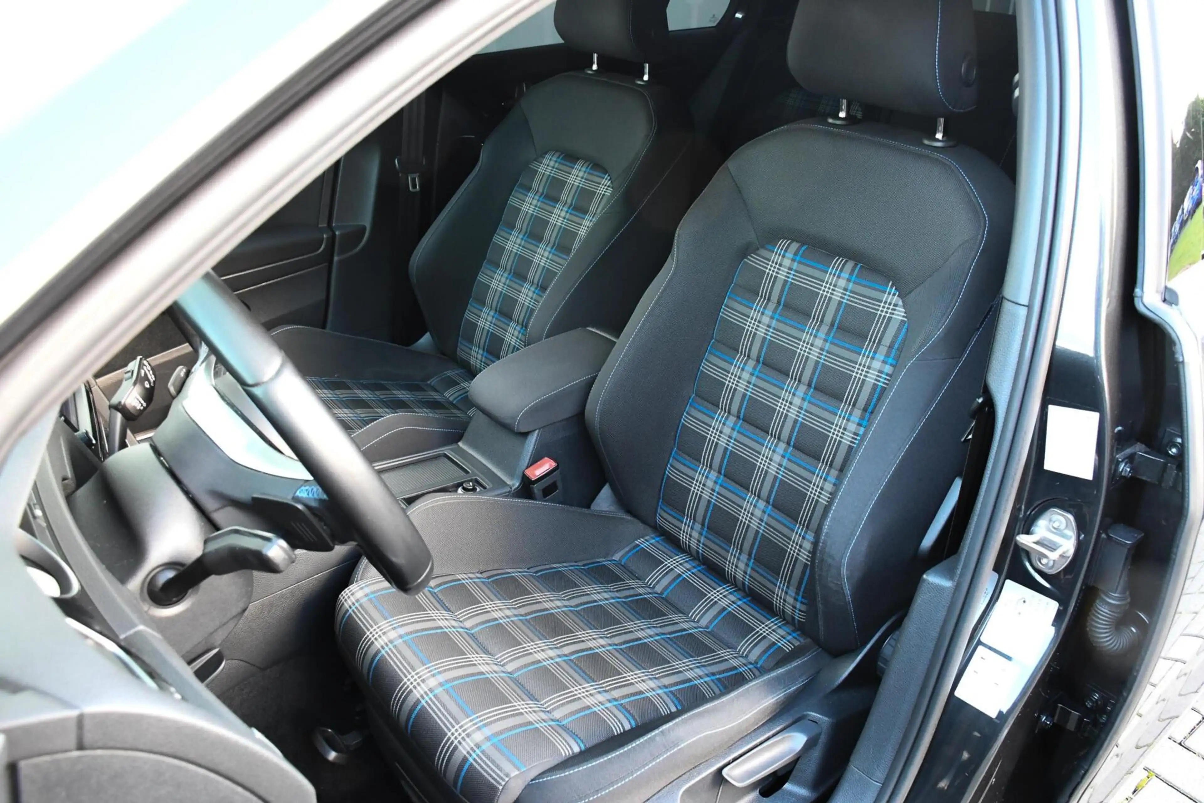 Volkswagen Golf GTE 1.4 TSI — photo 6