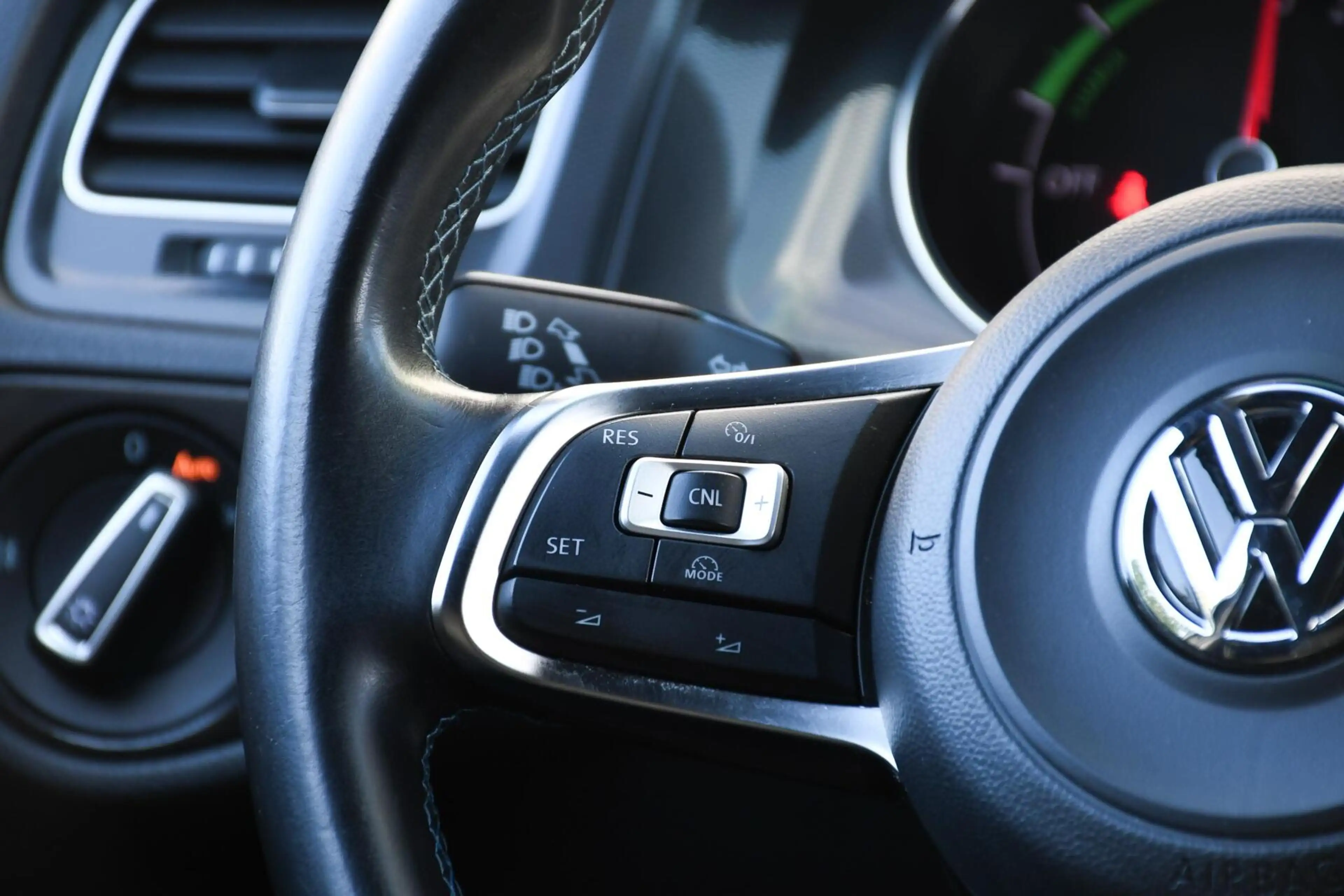 Volkswagen Golf GTE 1.4 TSI — photo 9