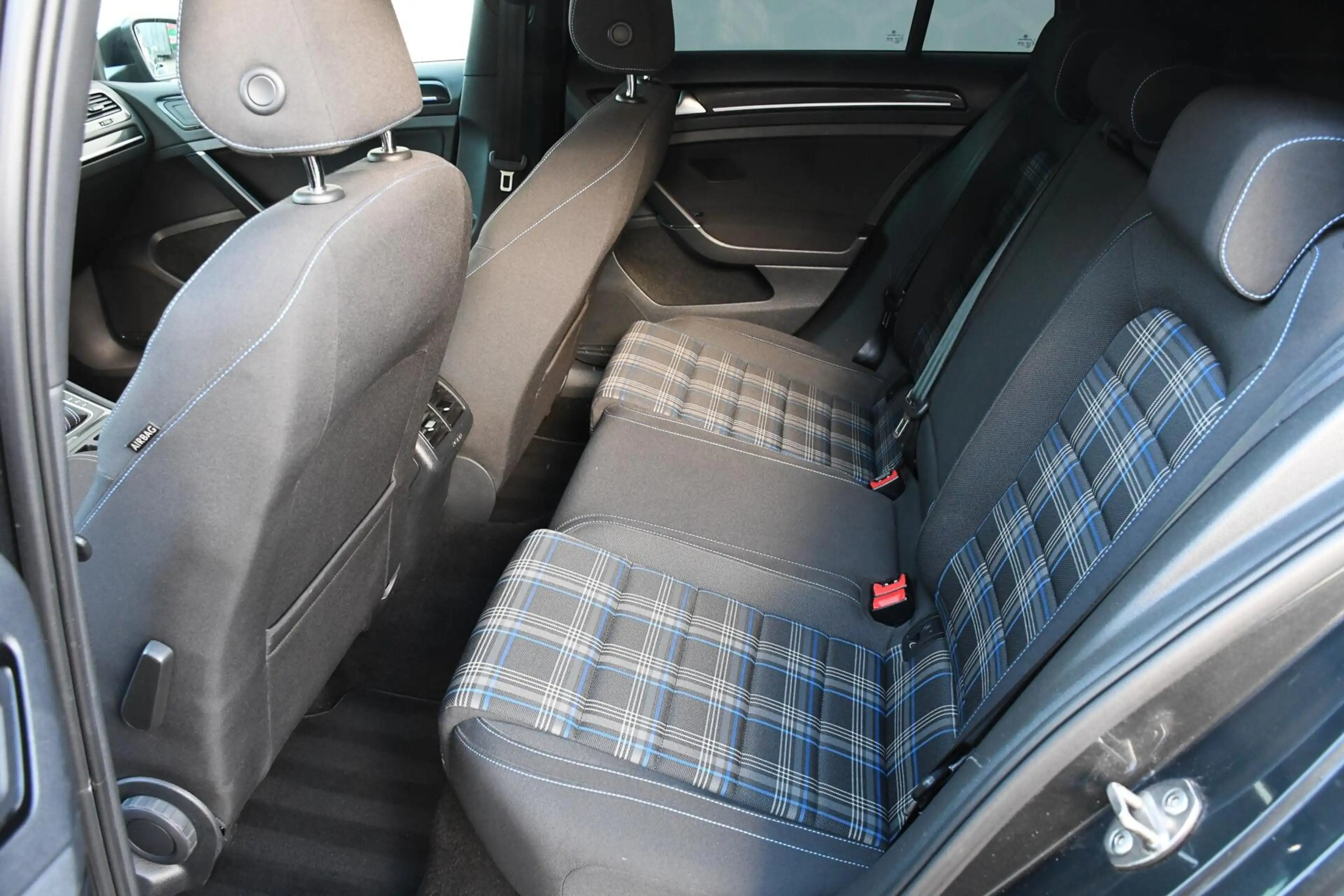 Volkswagen Golf GTE 1.4 TSI — photo 7